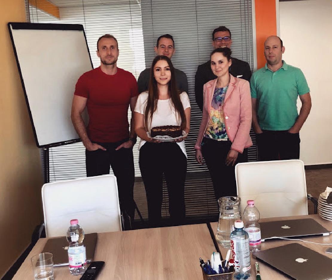 CoinCash csoportkép. A képen (balról jobbra) Rátz Tibor, Lőrincz Barbara Renáta, Galántai Gábor, Dávida Viktória, Mogyorósi Attila és Vermes Ádám. 